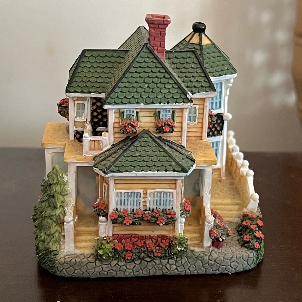 International Resources LLC AH700 Gadiel Home Miniature Model
